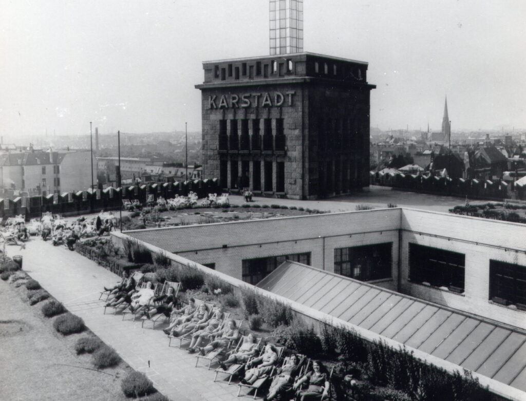 Blick von der Dachterasse des Karstadt-Gebäudes in der Hamburger Straße 1935